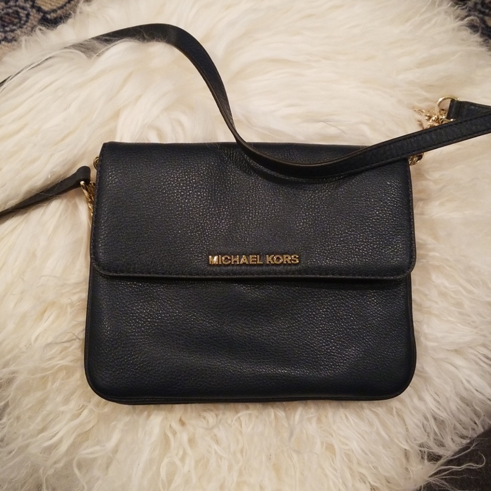 Double Gusset Crossbody leather bag in Navy.